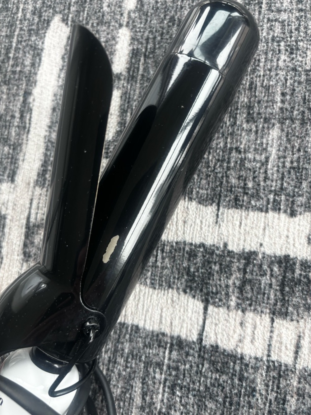 1 1/2” Hot Tools Black and White Curling Iron - Picture 3 of 3